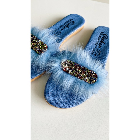 Fluffy blue slipper shoes with beaded details - Picture 3 of 4
